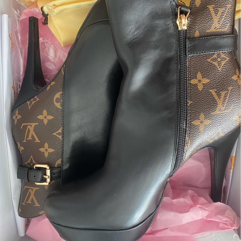 Women’s Louis Vuitton 6’ High Heels ⚡️⚡️⚡️⚡️ Never worn